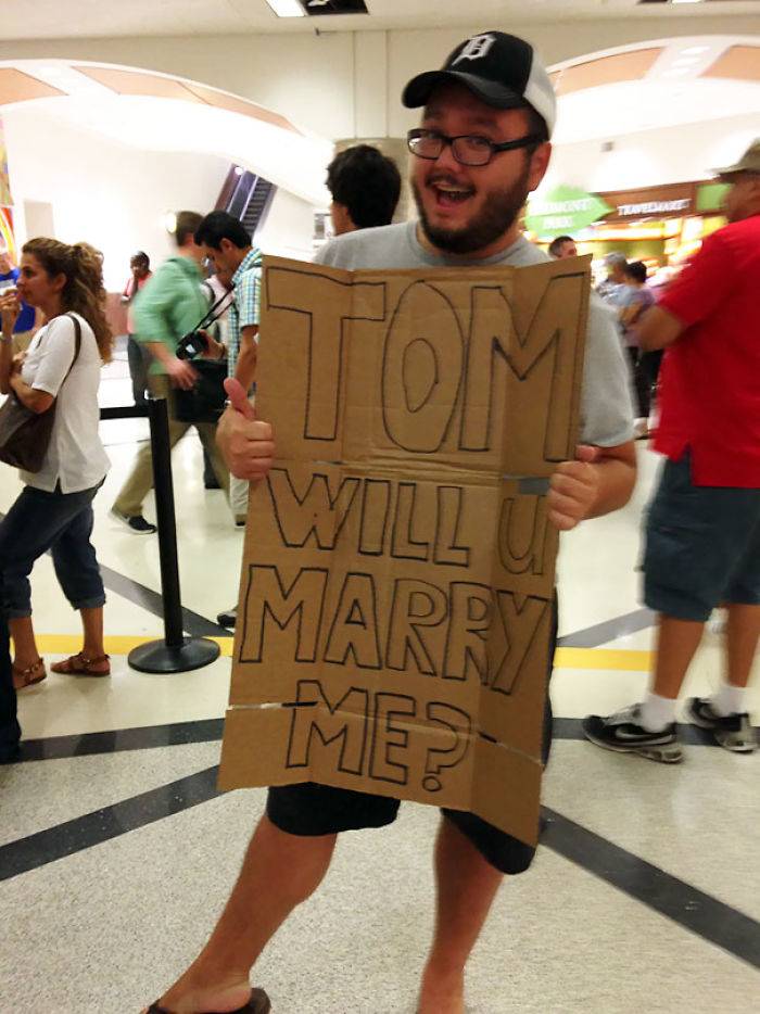 Funny Creative Airport Greeting Signs That Impossible to Miss [85 pics]